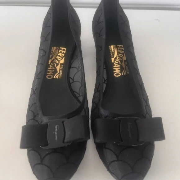 Ferragamo vara mesh bow pump size 7 1/2 nwt - Picture 1 of 16